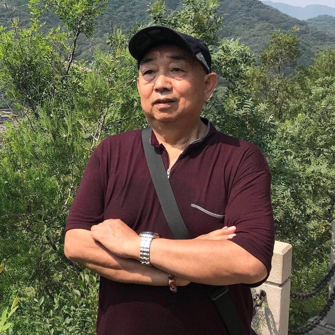 老老靳头像