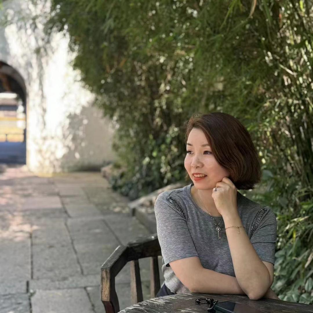 龙鸡马别院餐厅老板娘