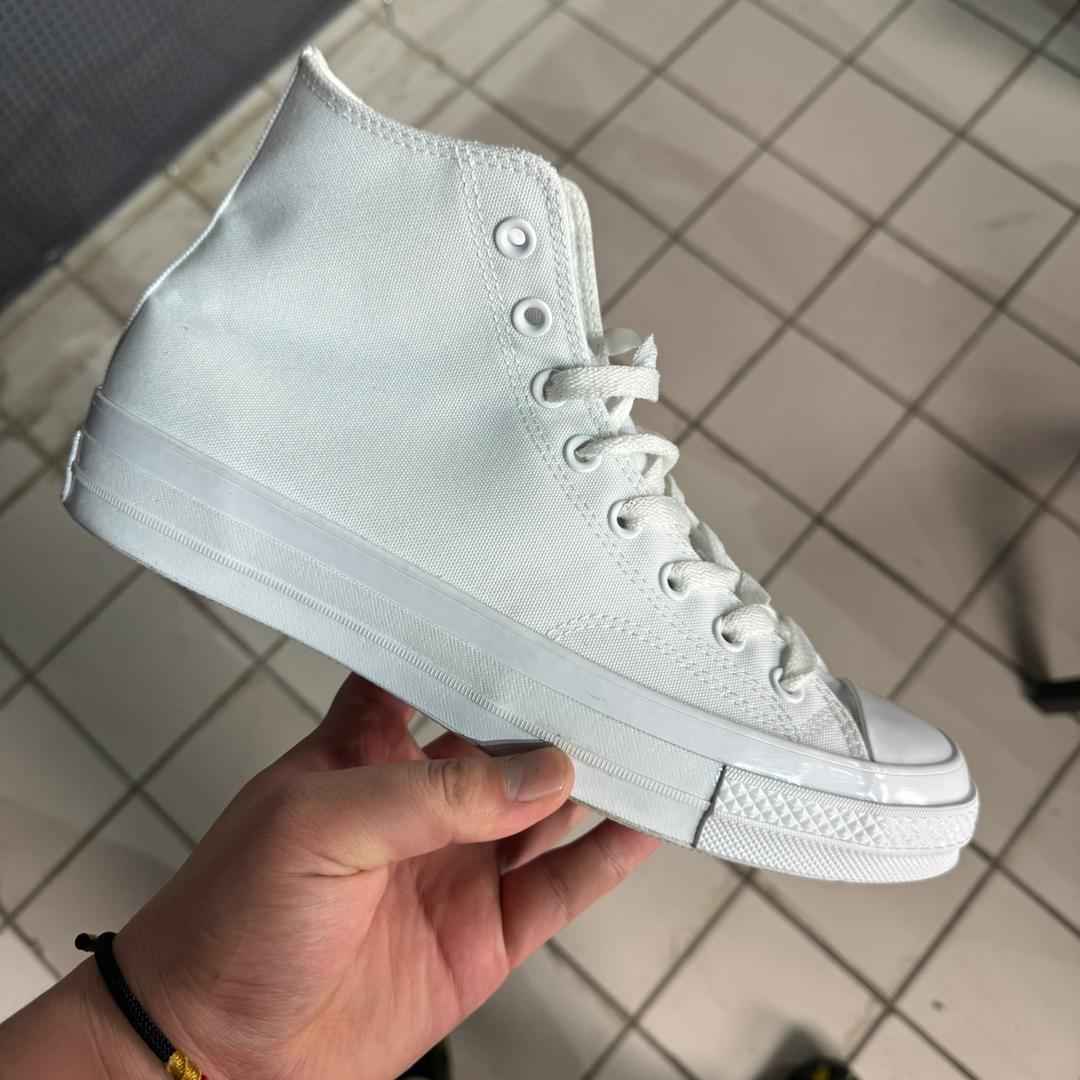 浩语鞋服集合店