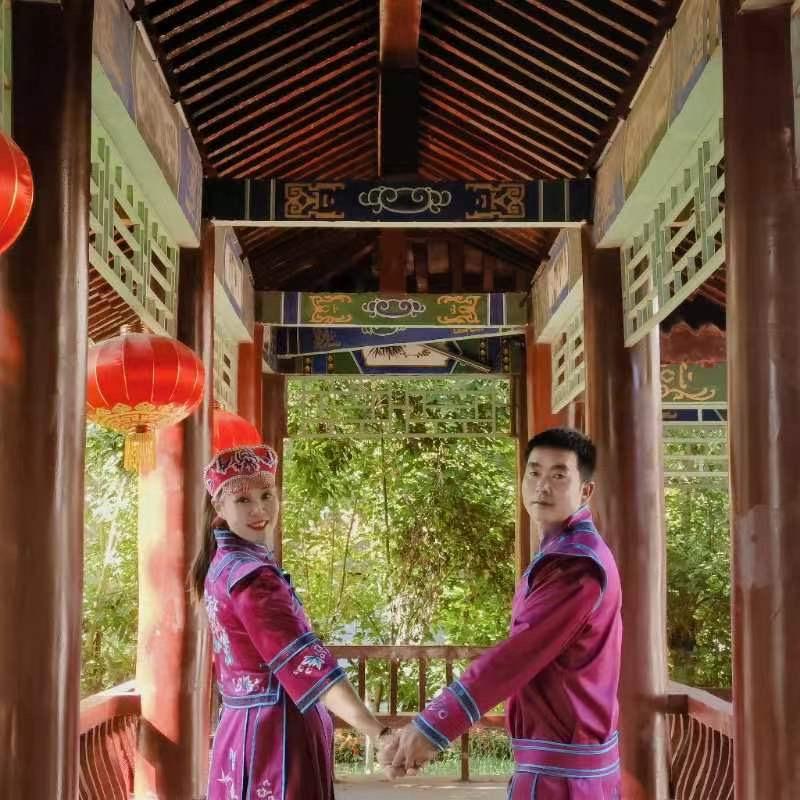 锡伯族夫妻🎎骑马重走西迁之路