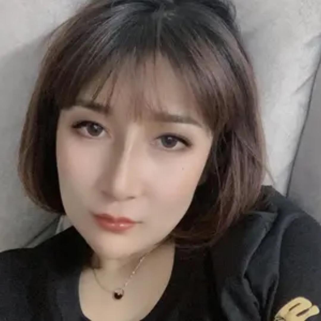 艺朗时尚小雪精品女装
