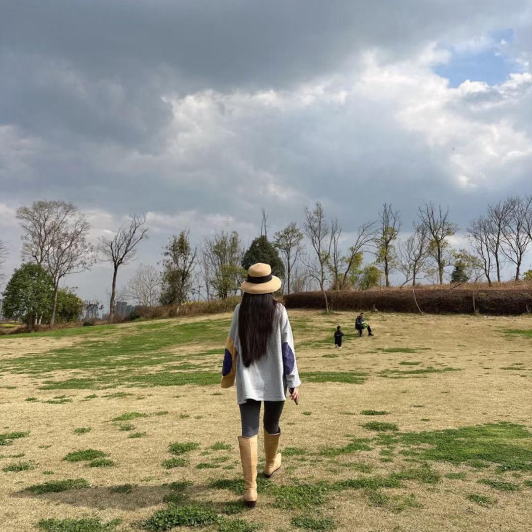 小天儿大一轮的姐（天姐）