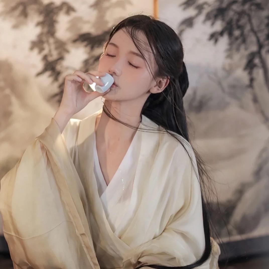 锦鲤聊鉴酒