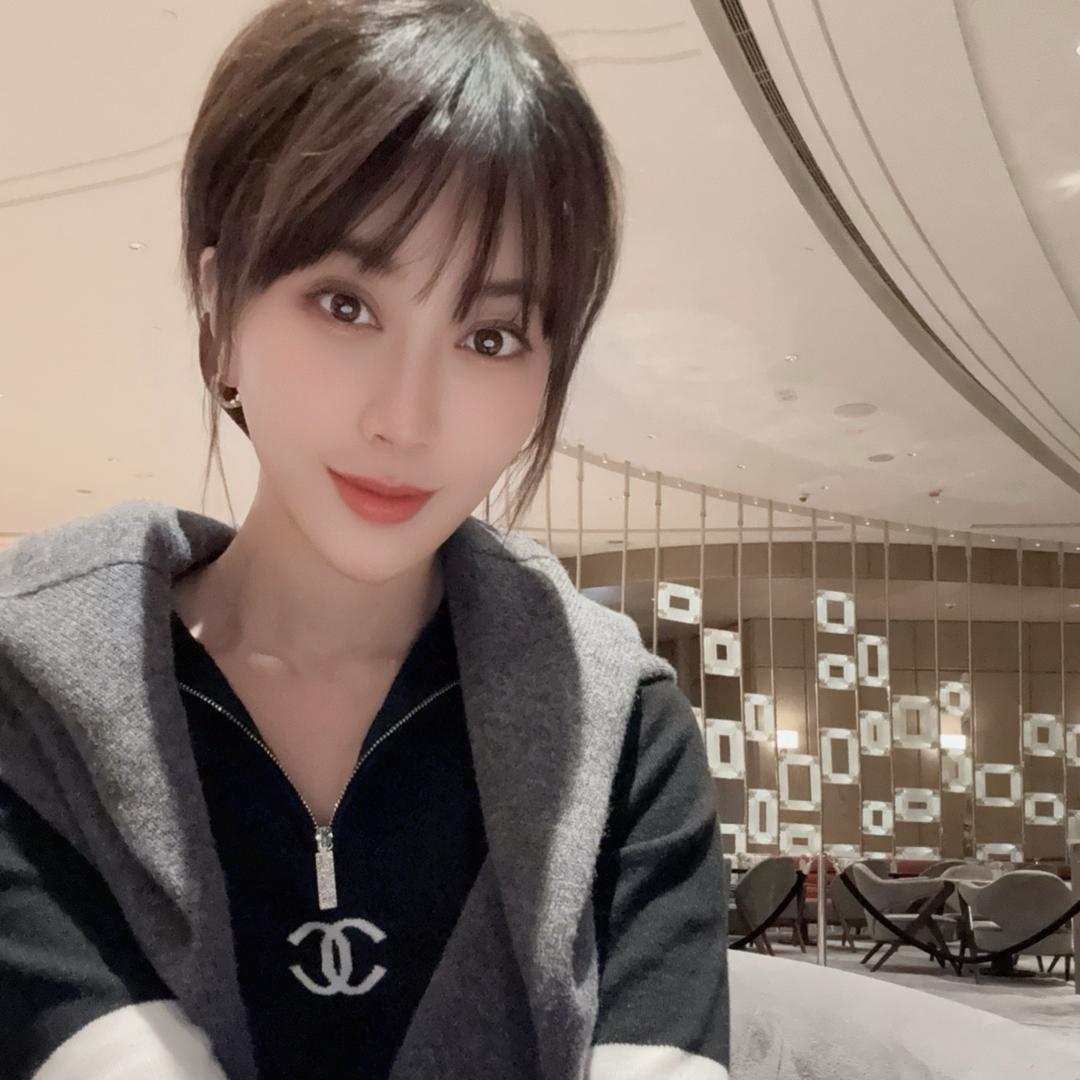 娜娜爱吃肉