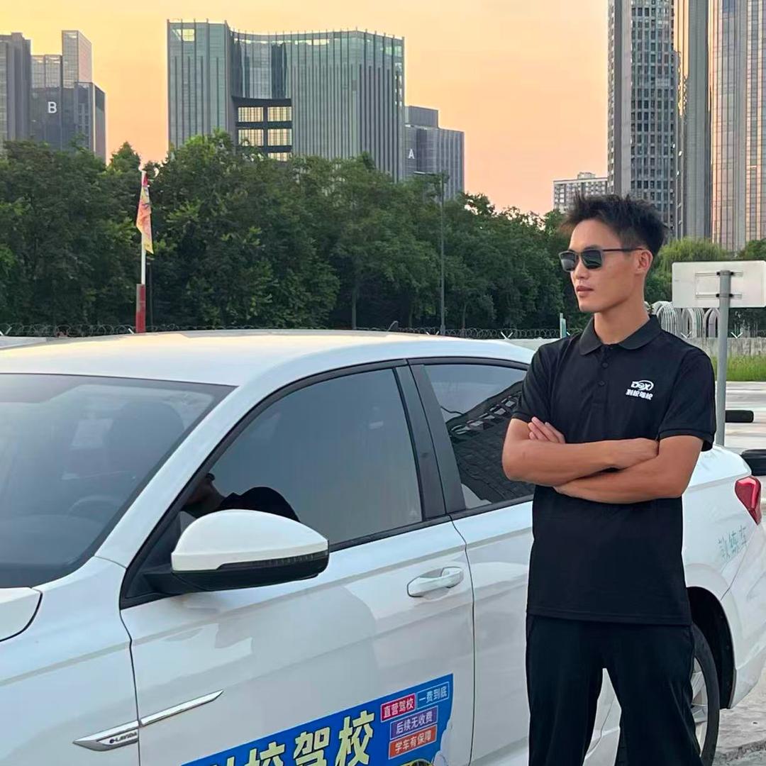 爱打羽毛球的张教练