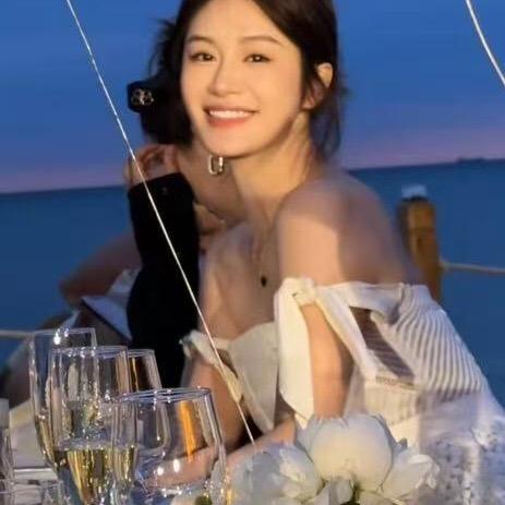 黄姐来了(变美分享)