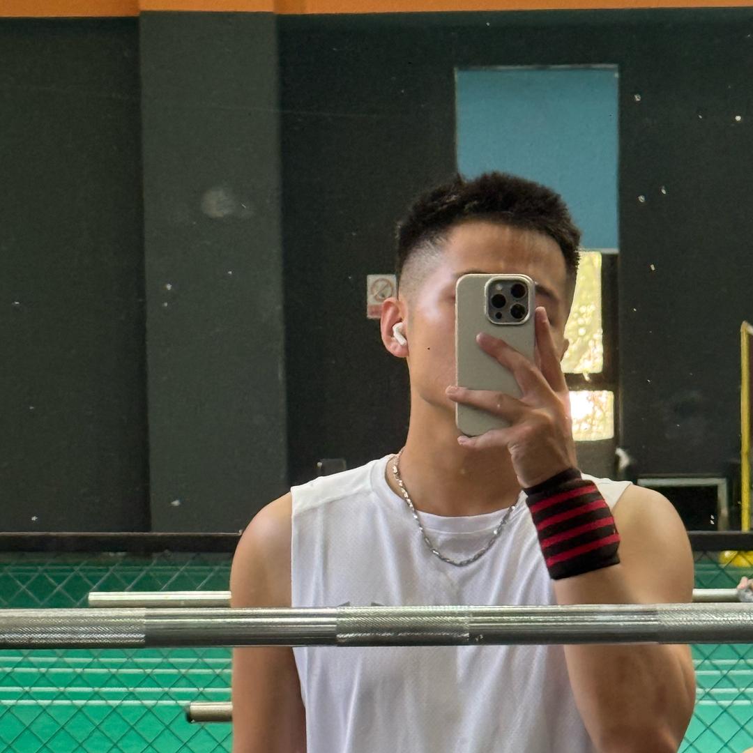 爱吃食物的男孩