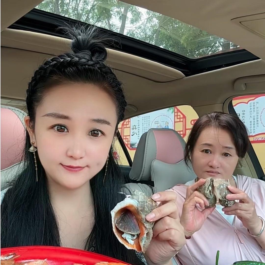 霞姐和闺女的日常