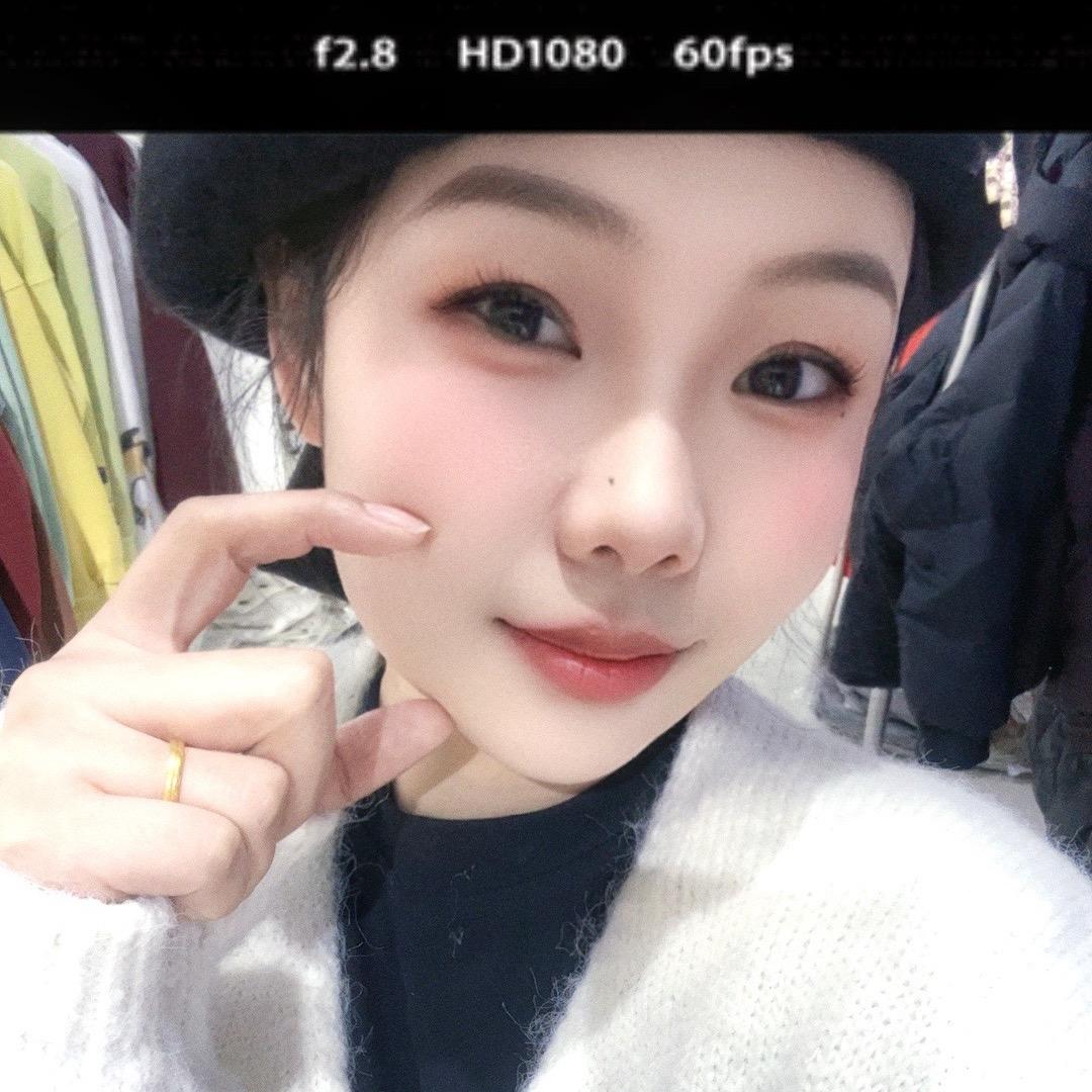 小小玉.