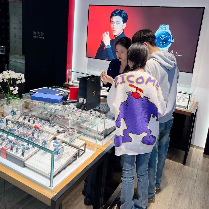 瑞士🇨🇭钟表行  开心