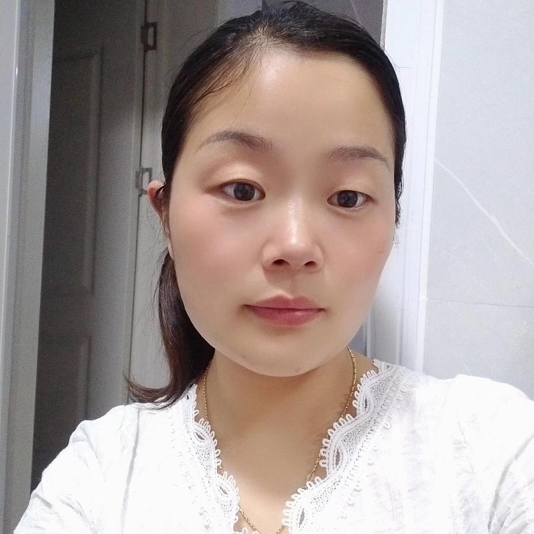 雪梅在家练瑜伽