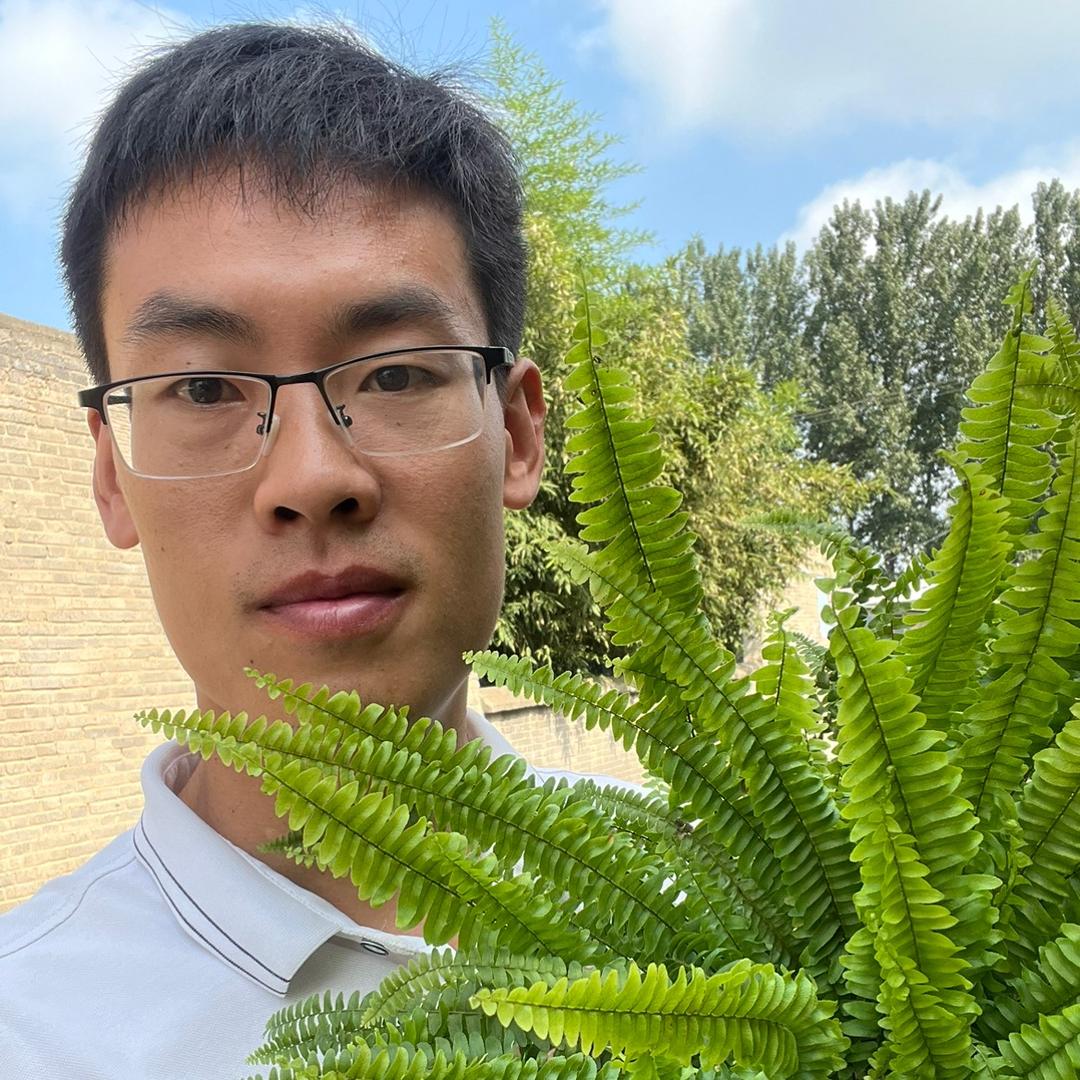 小李爱养花