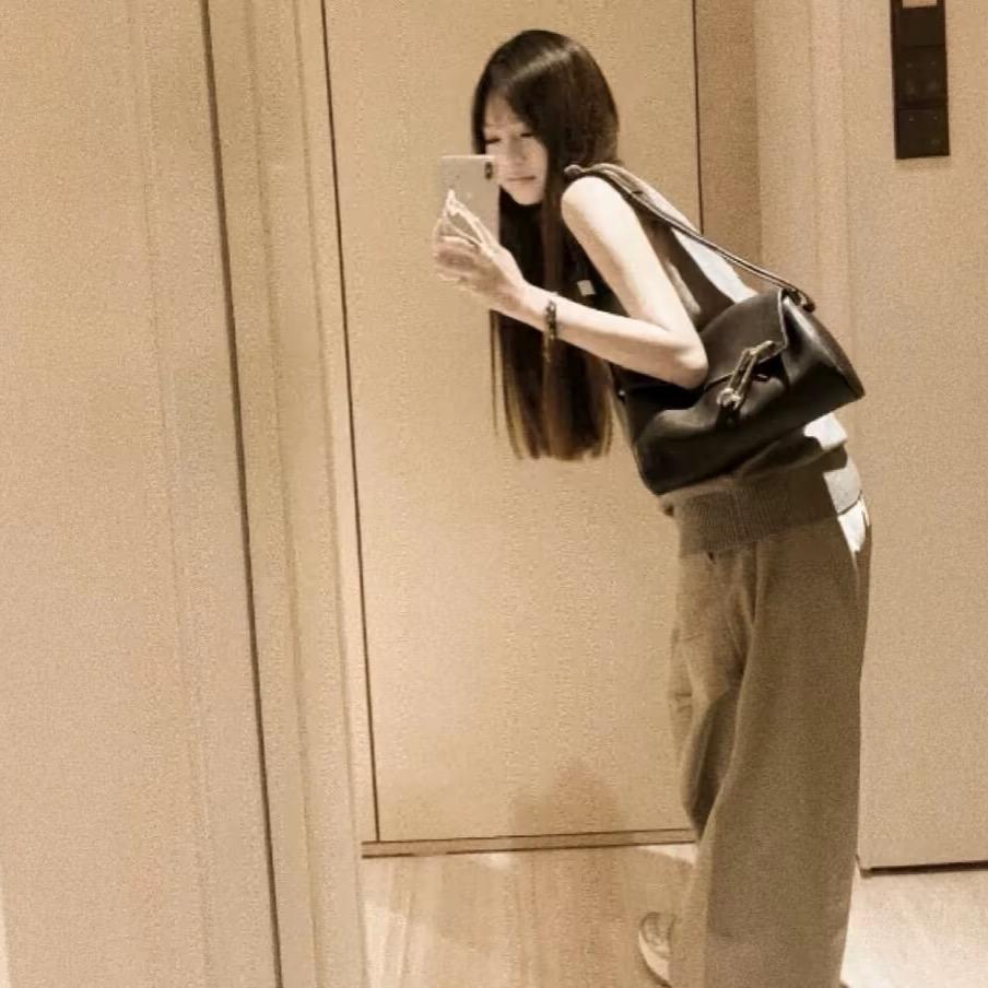 小妮^