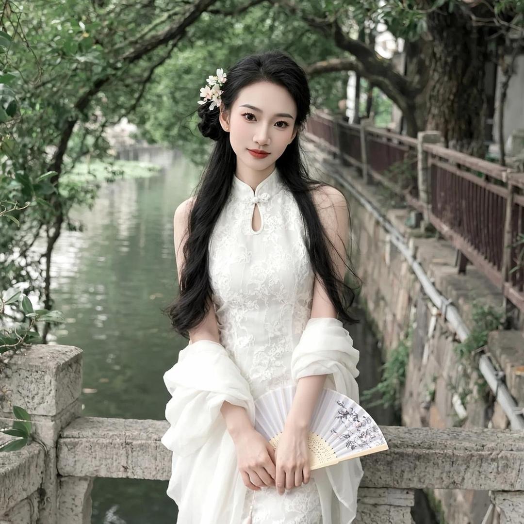 柒柒.