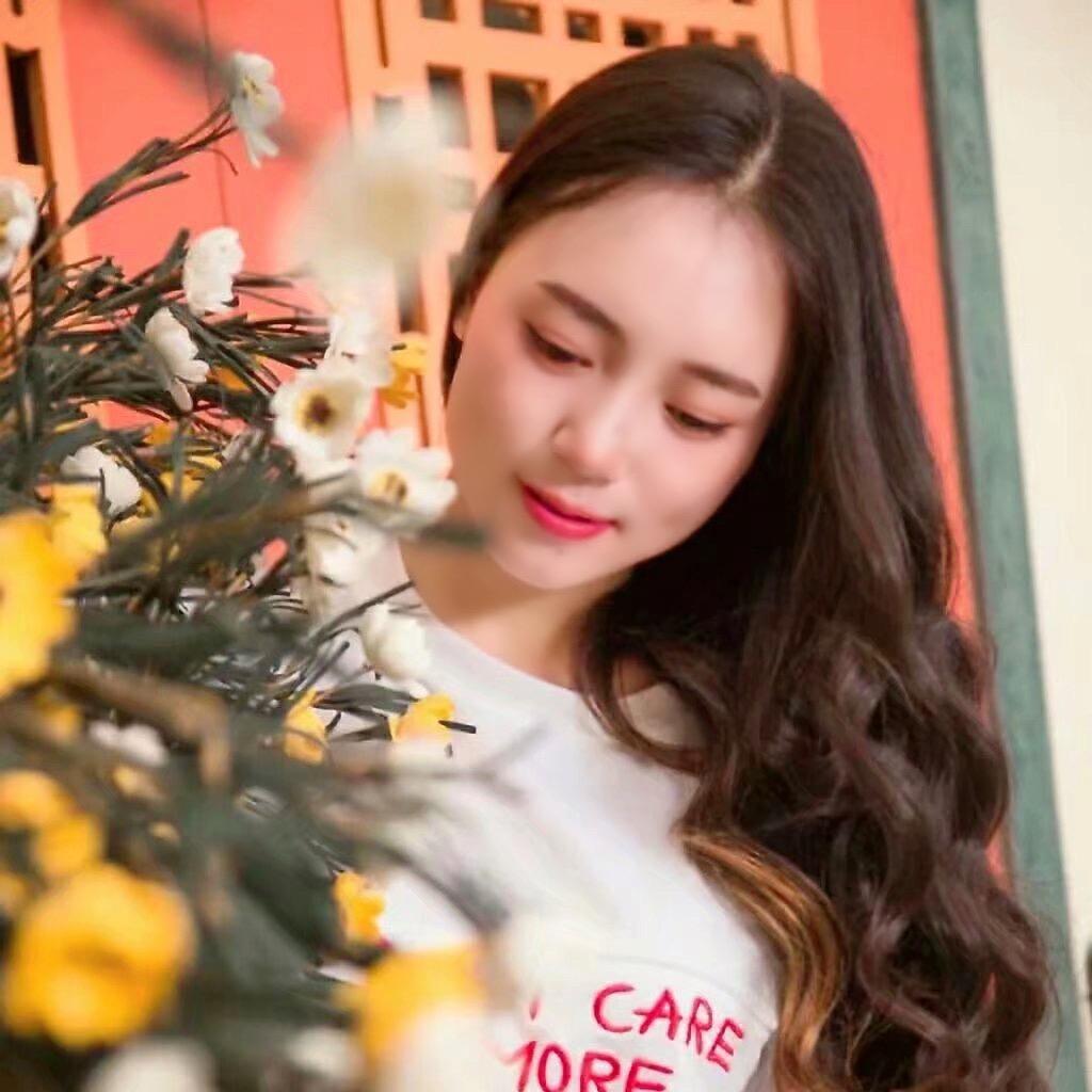 阿芝呀（左酒窝妈妈）