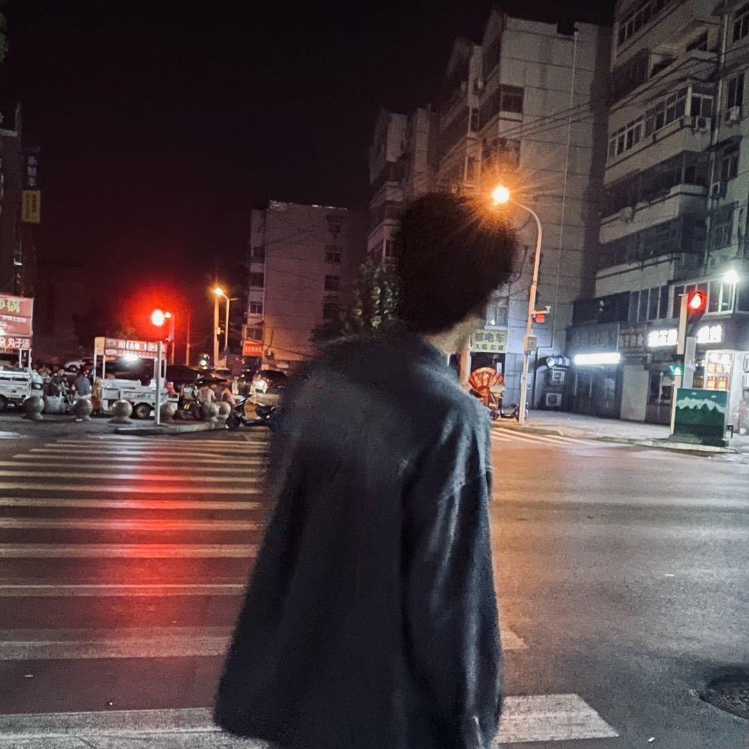 了了.
