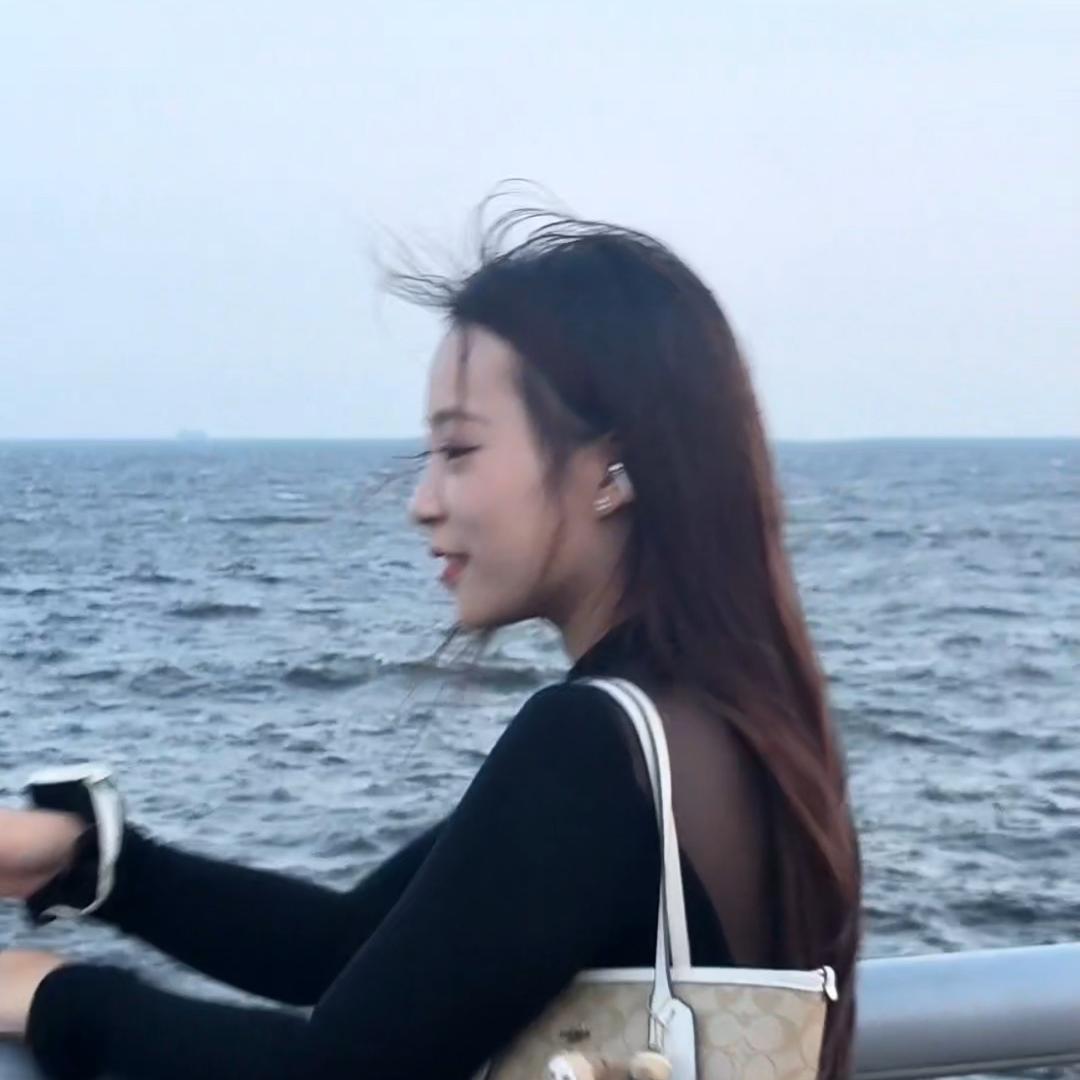 不许偷看我