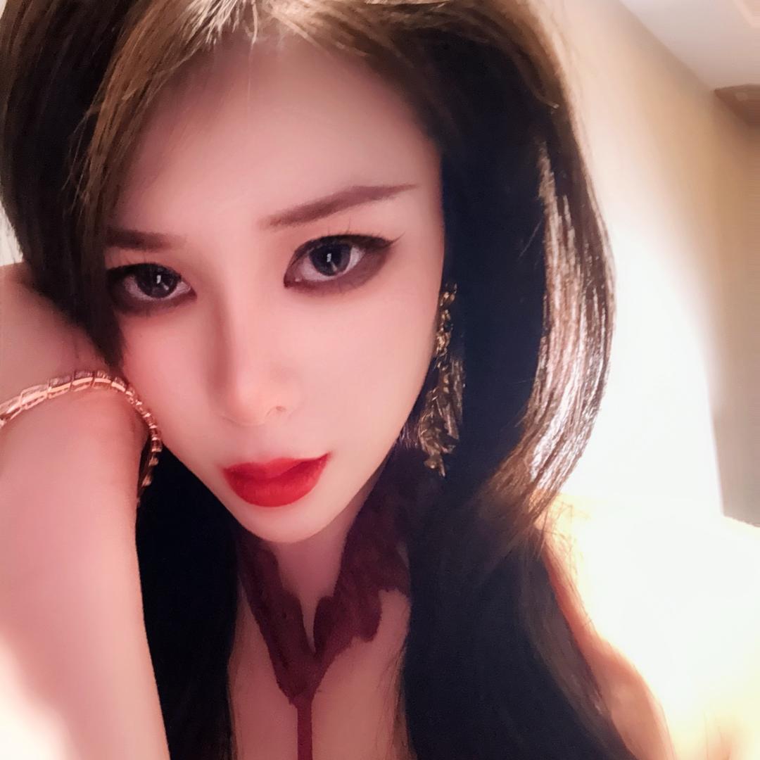 李甄奈思