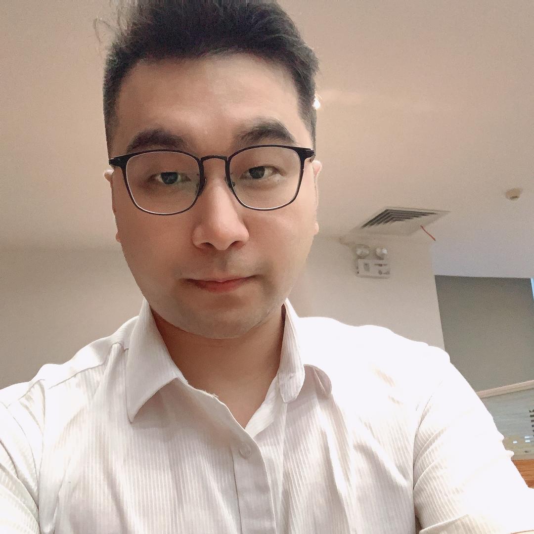 一个拼命想与时俱进的大叔