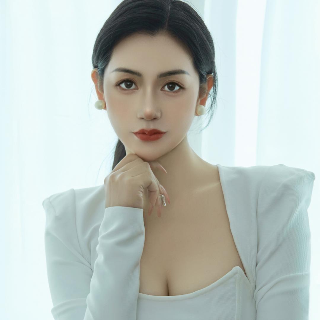 白茶专柜主理人静静（穿搭美学）