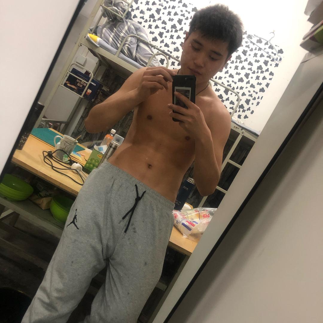 小小张.