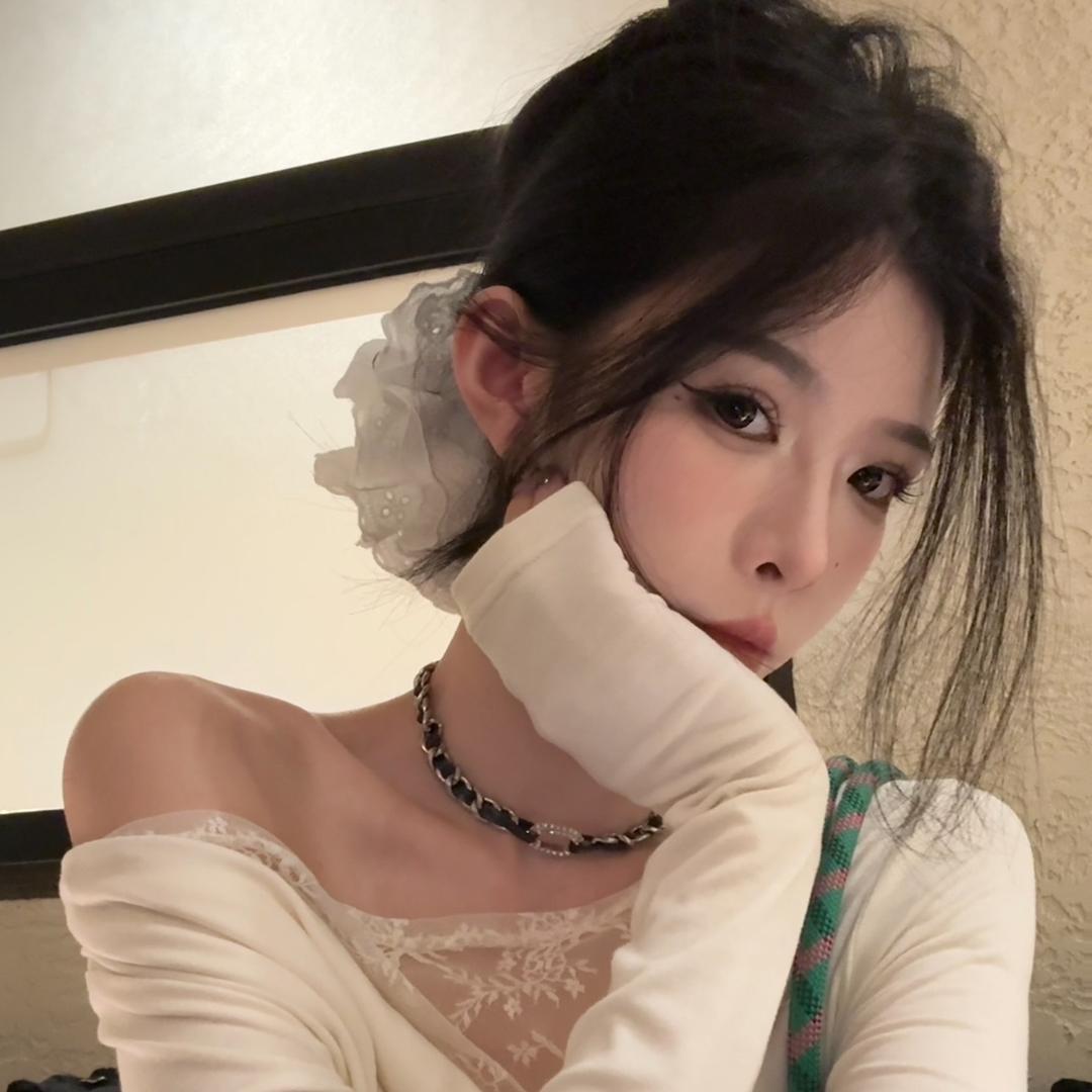 孙妍.