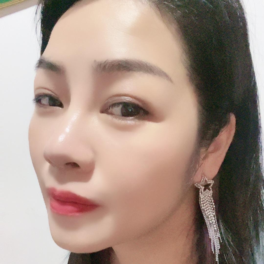 艾美丽化妆品店