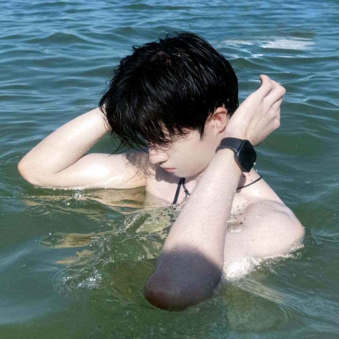 蓝二二二二二二.