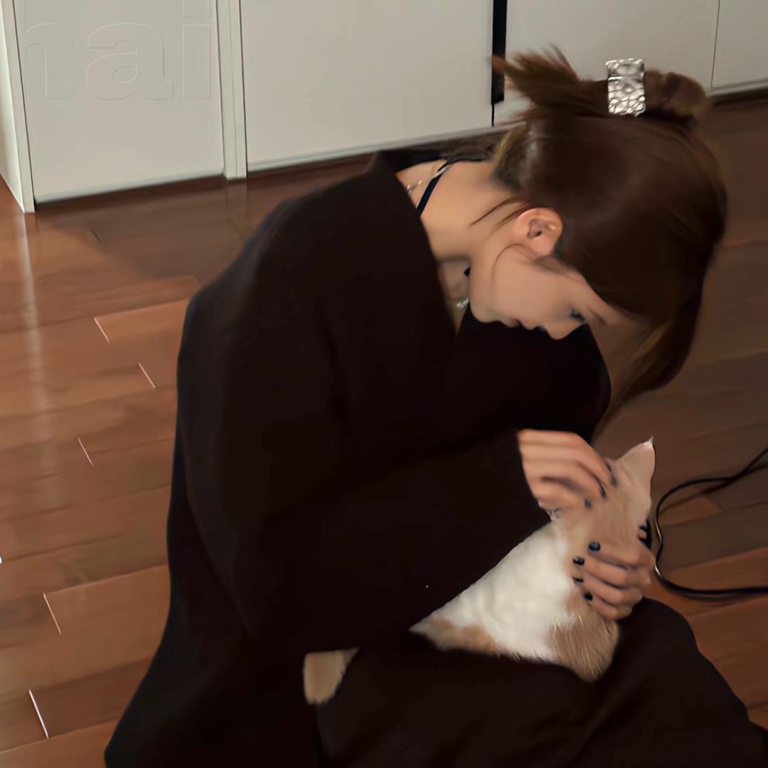 欣.