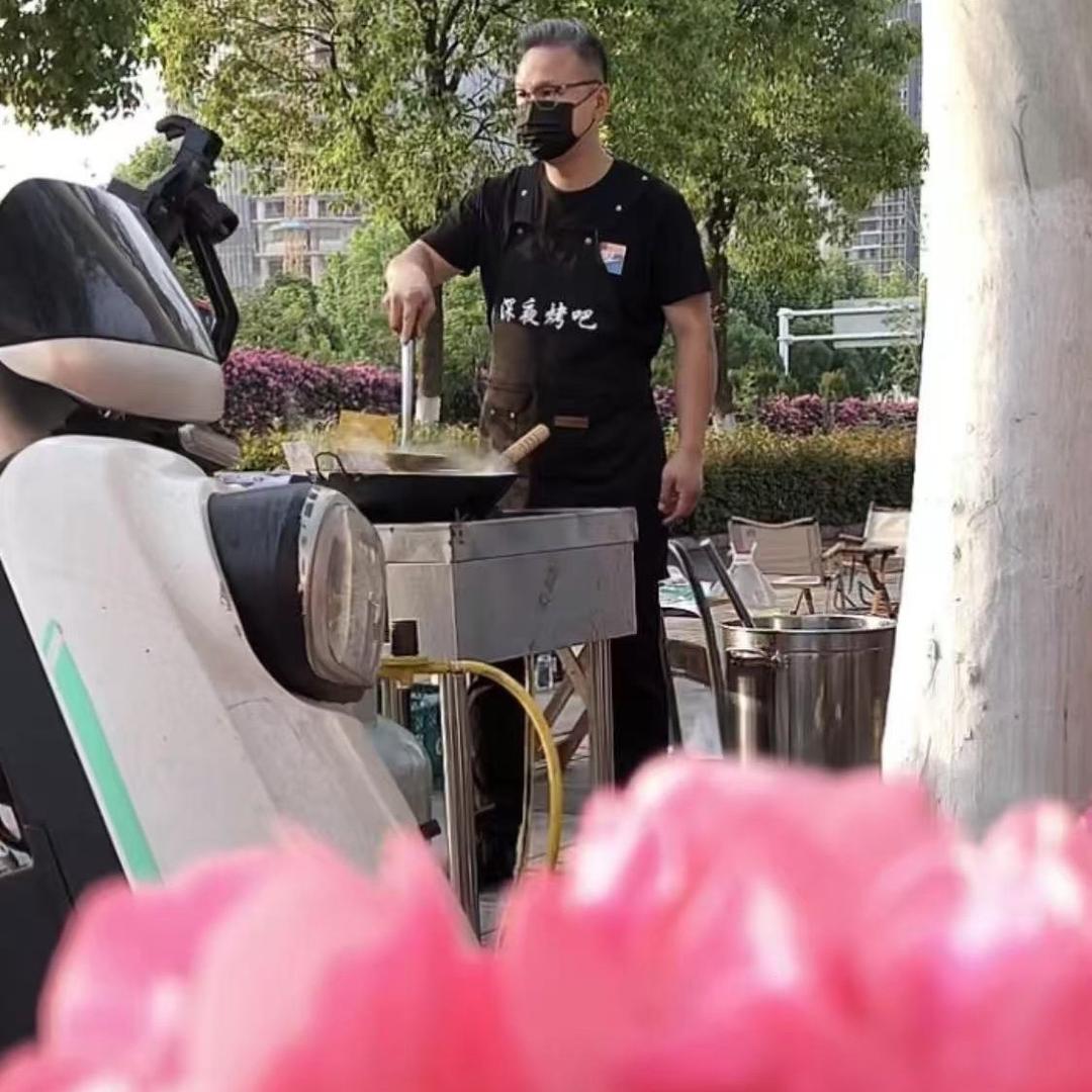 亮亮（江滩烧烤吧）