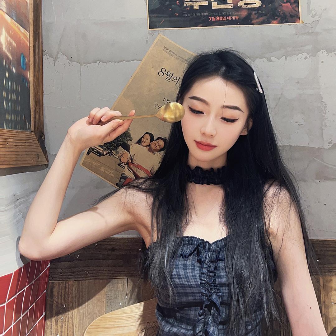 小何不爱吃香菜🥬.