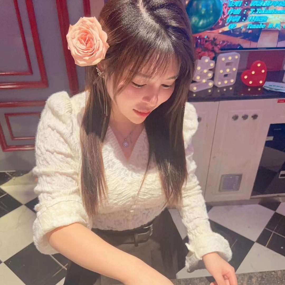 莉莉大女人（接发一姐）