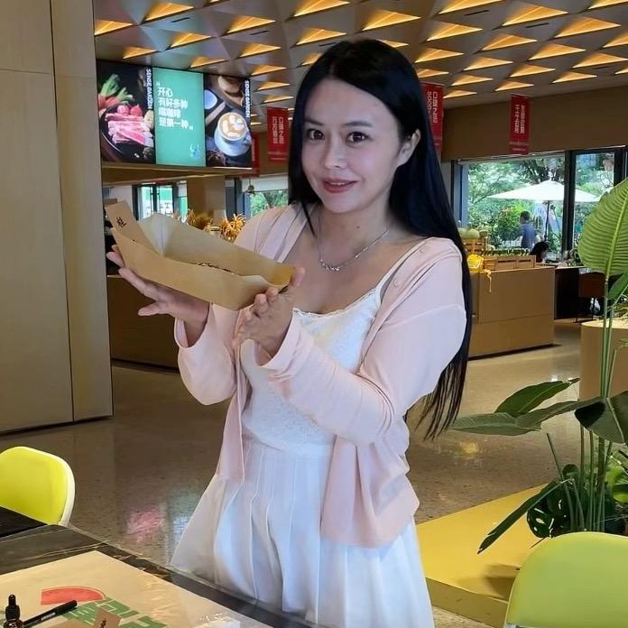 叶小婕（三胎妈妈）
