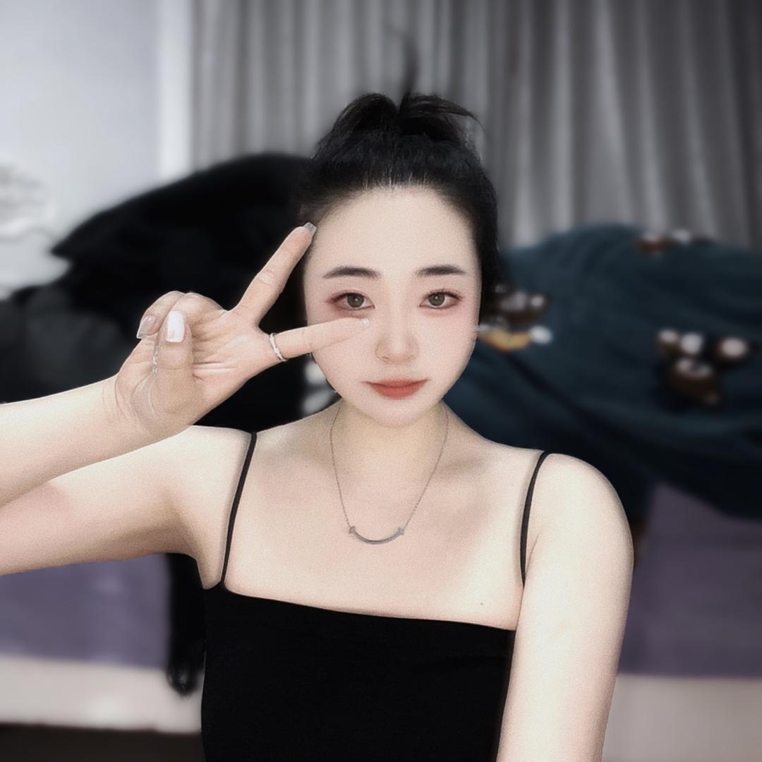 阿    玥