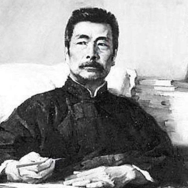 嘴里叼个耗子