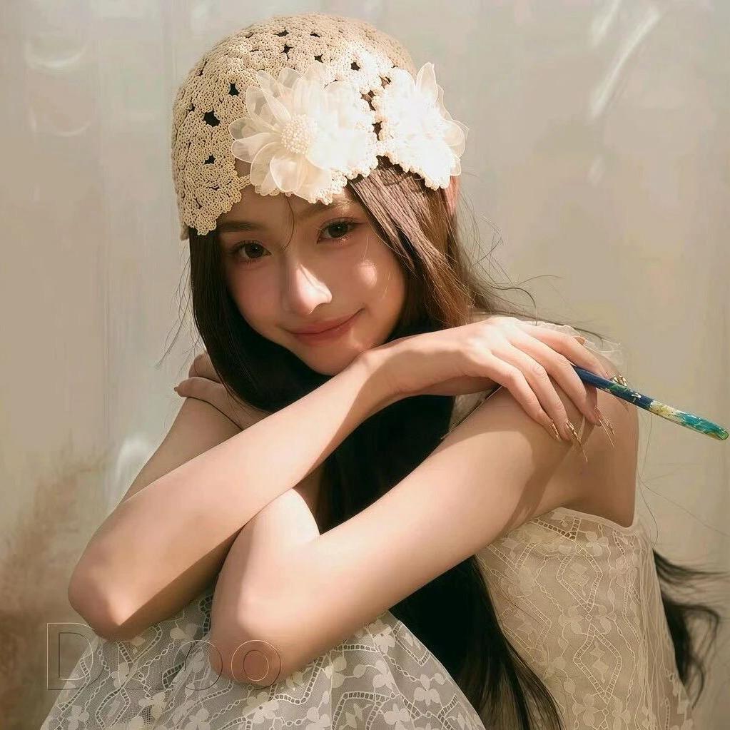 背着吉他的女侠