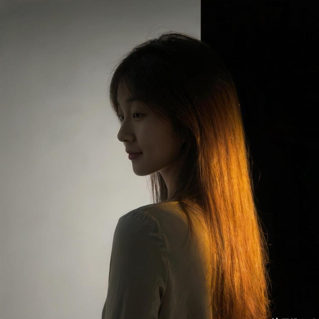 董小小.