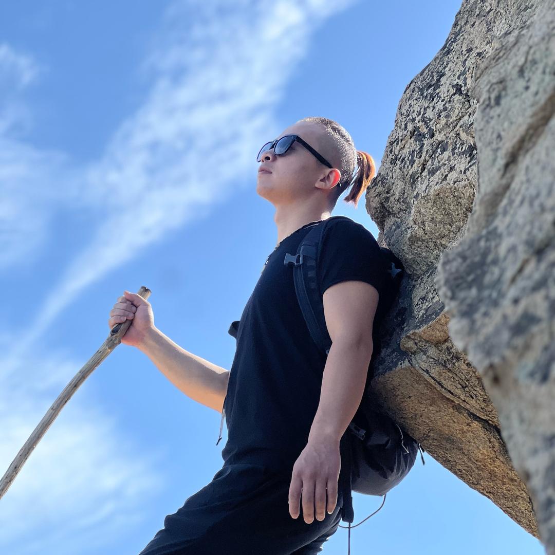 小何『玩在西安网络科技有限公司』