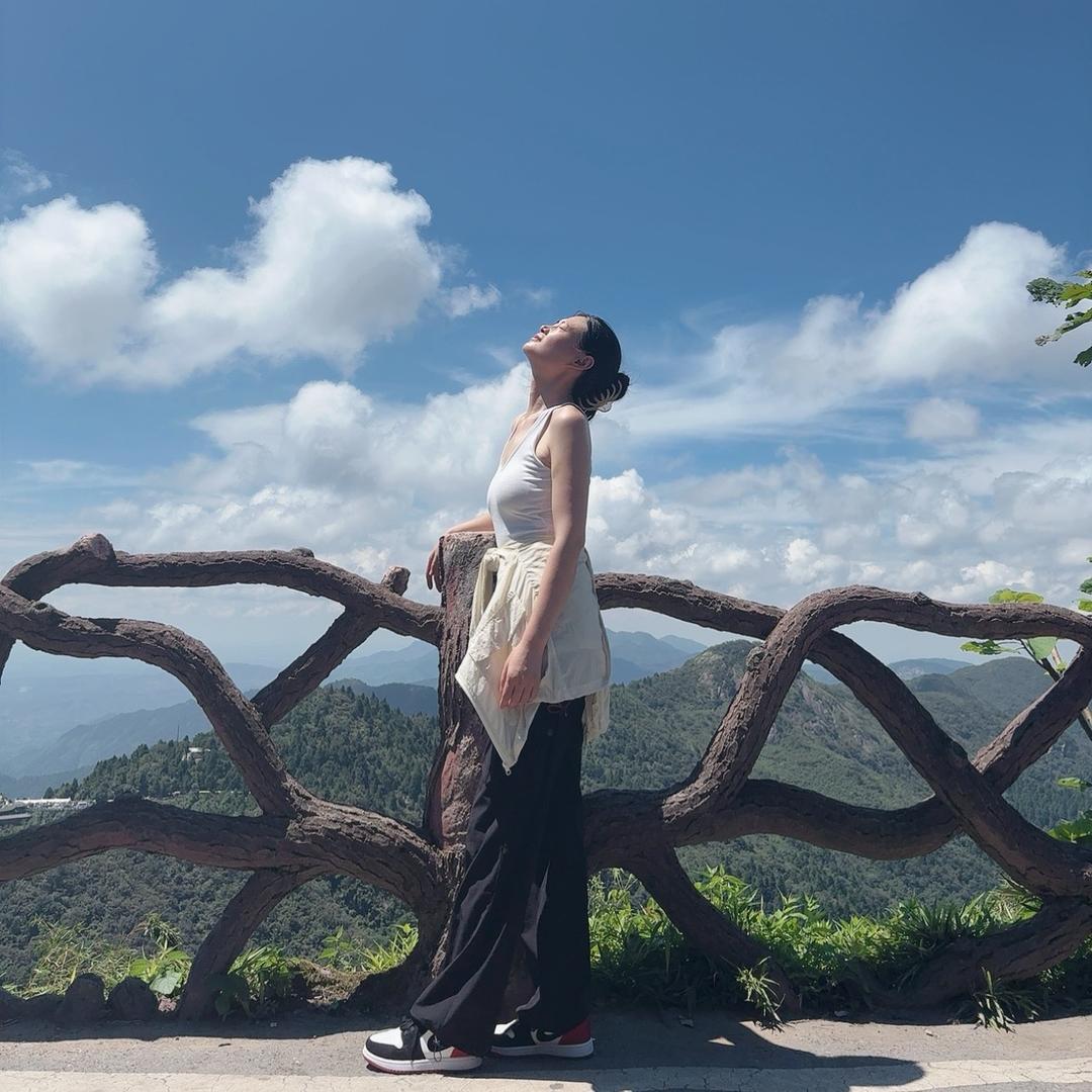 Y。