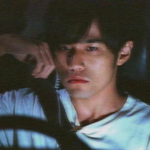 我是个毛啊？！