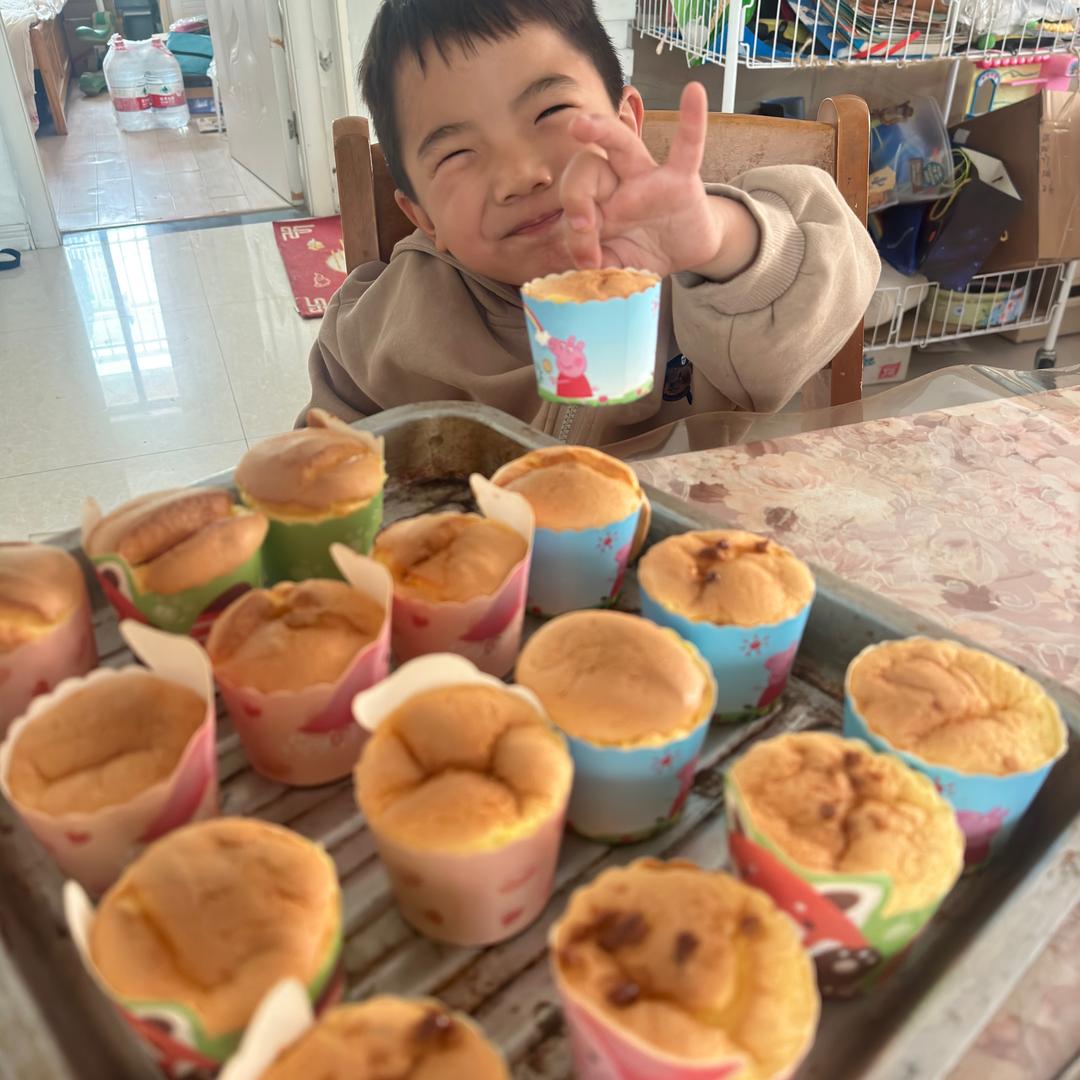 李彤