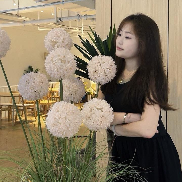 小静.