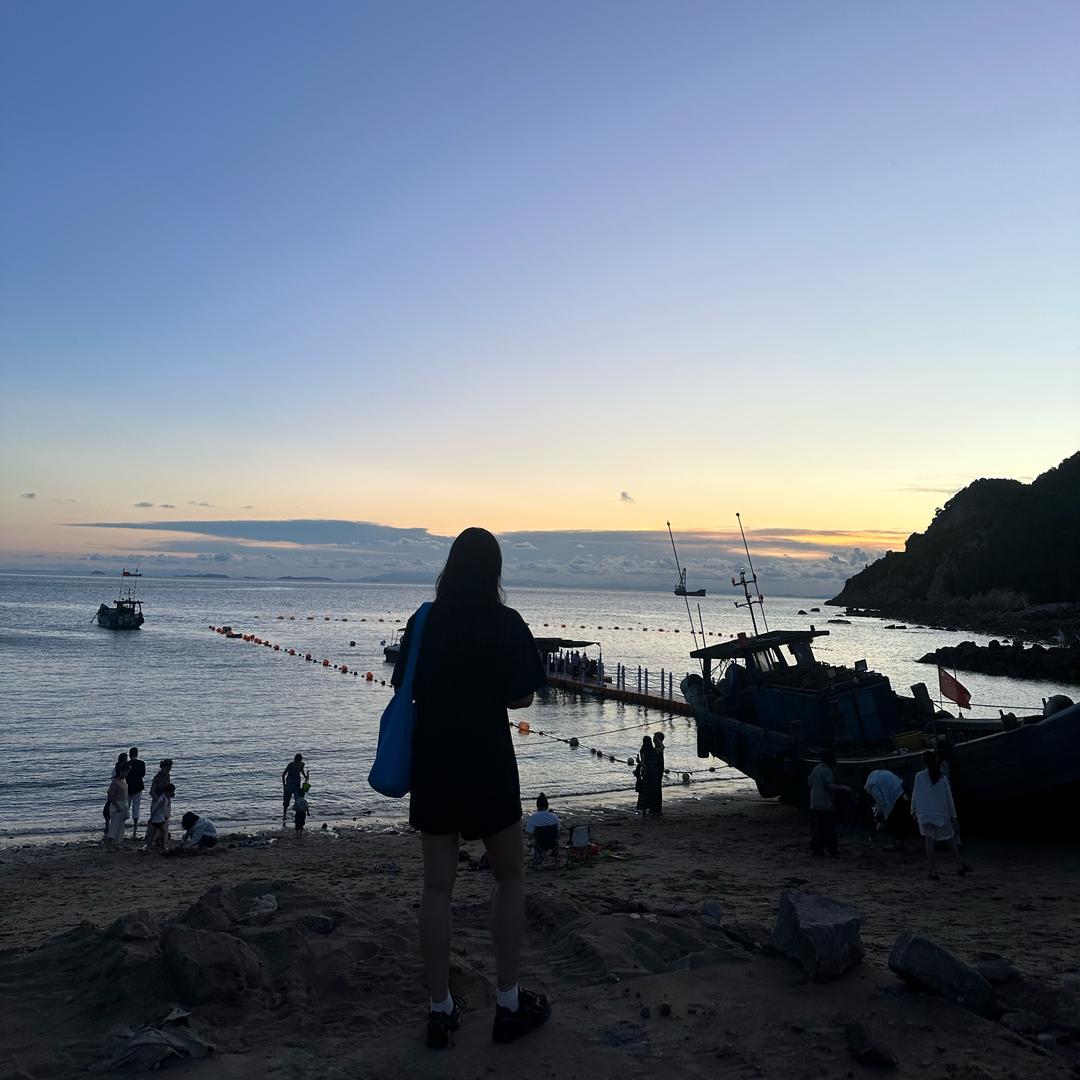 三三_