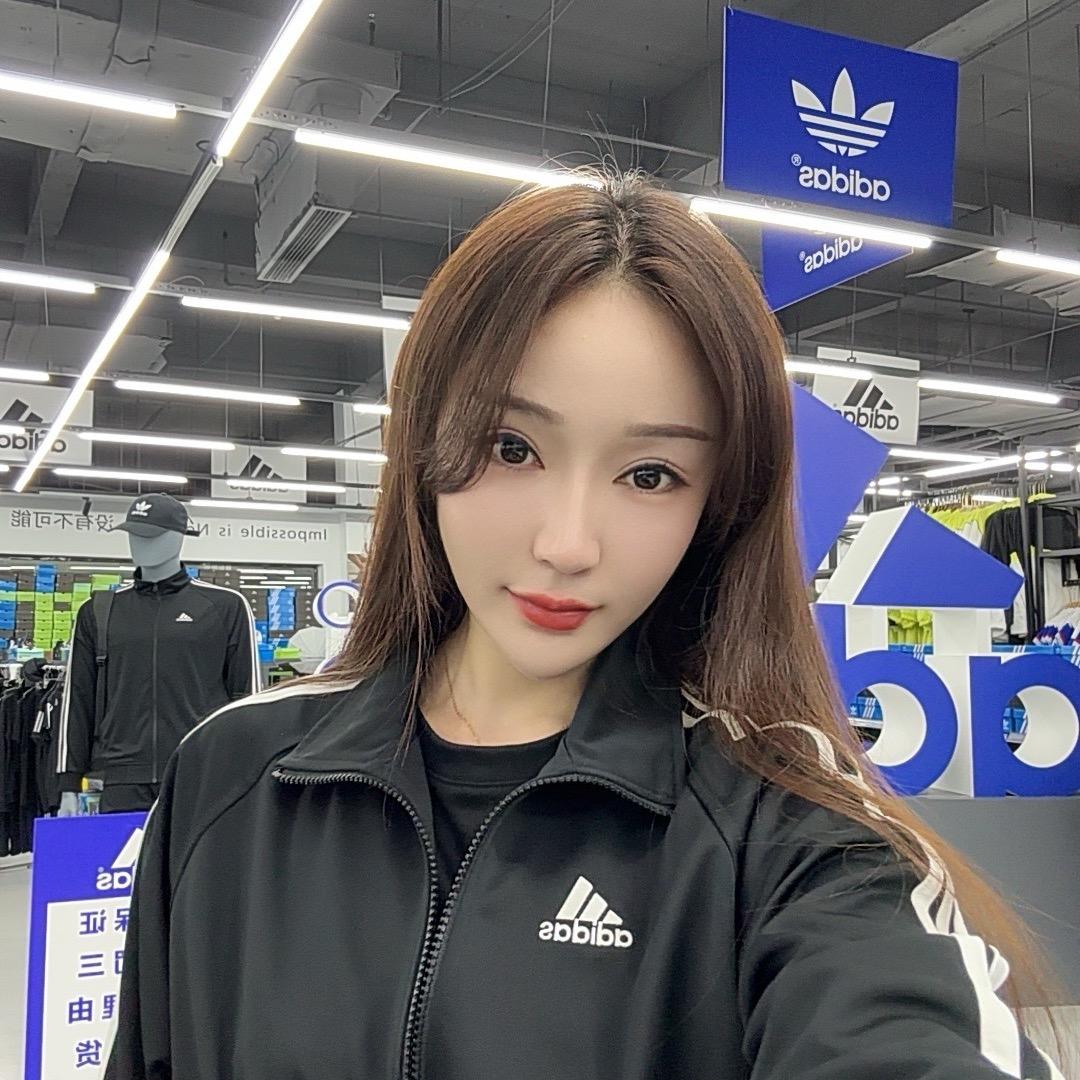 adidas运动品牌折扣仓