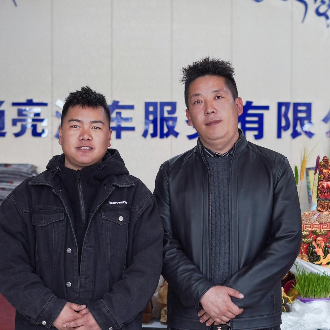 通亮  罗桑