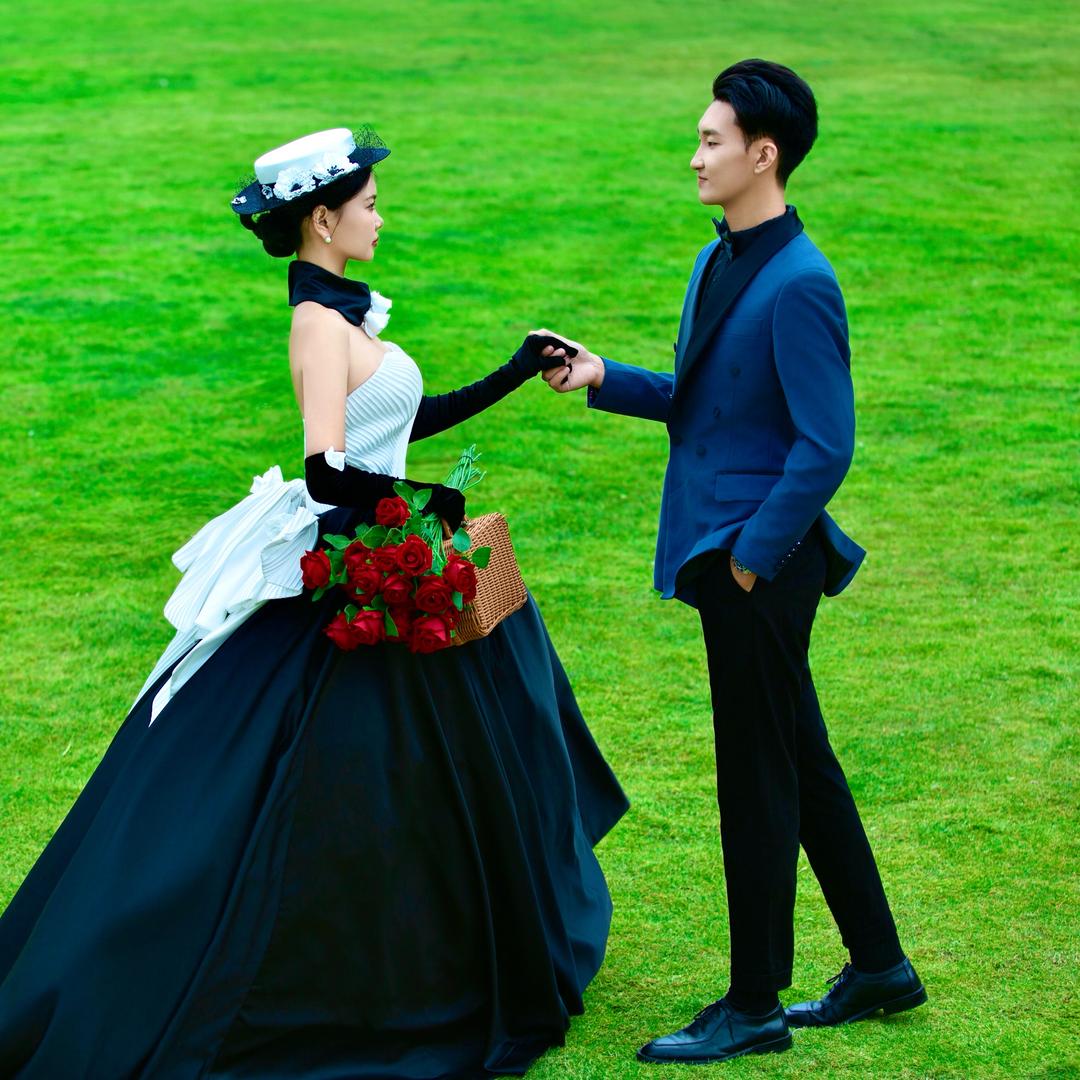 露营喝茶的奶爸