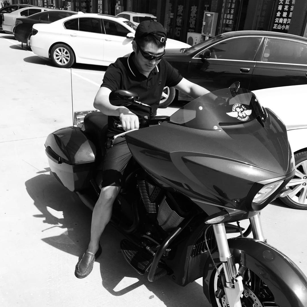 爱唱歌的黄老师