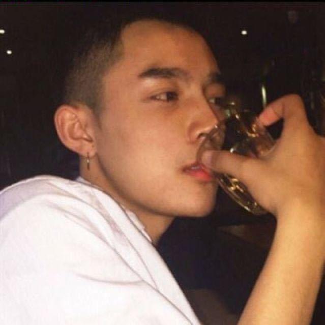 爱听歌的霸王龙🎧