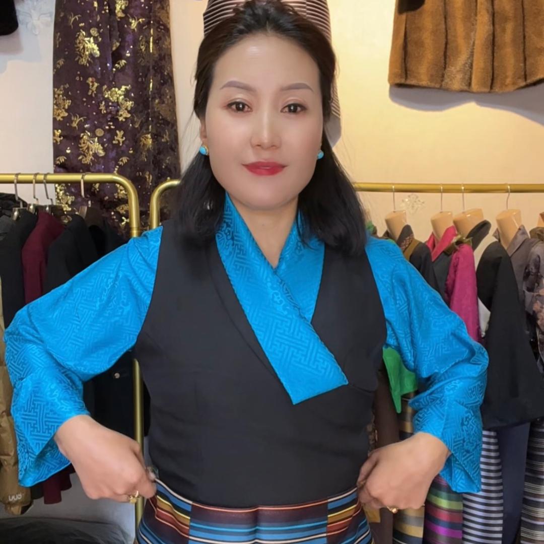 堆龙拉姆民族服装店