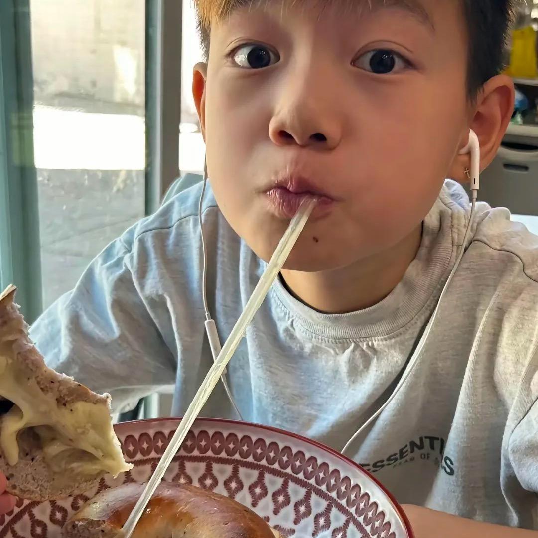 悲伤臭豆腐.